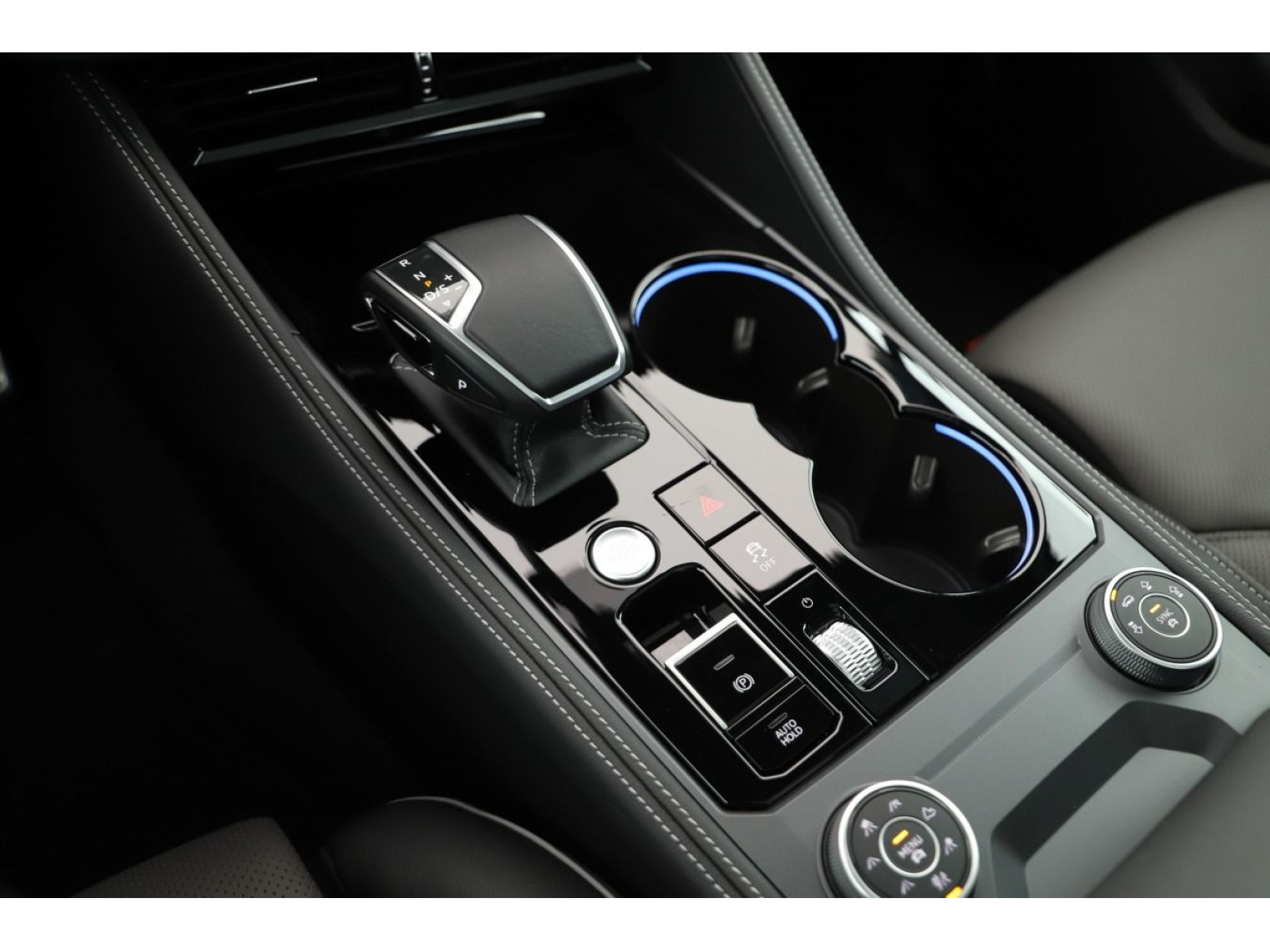 Volkswagen - Touareg_12