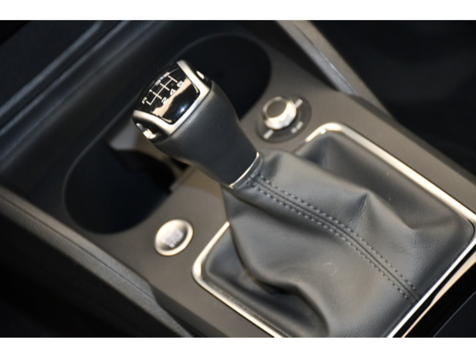 Audi - Q2_9