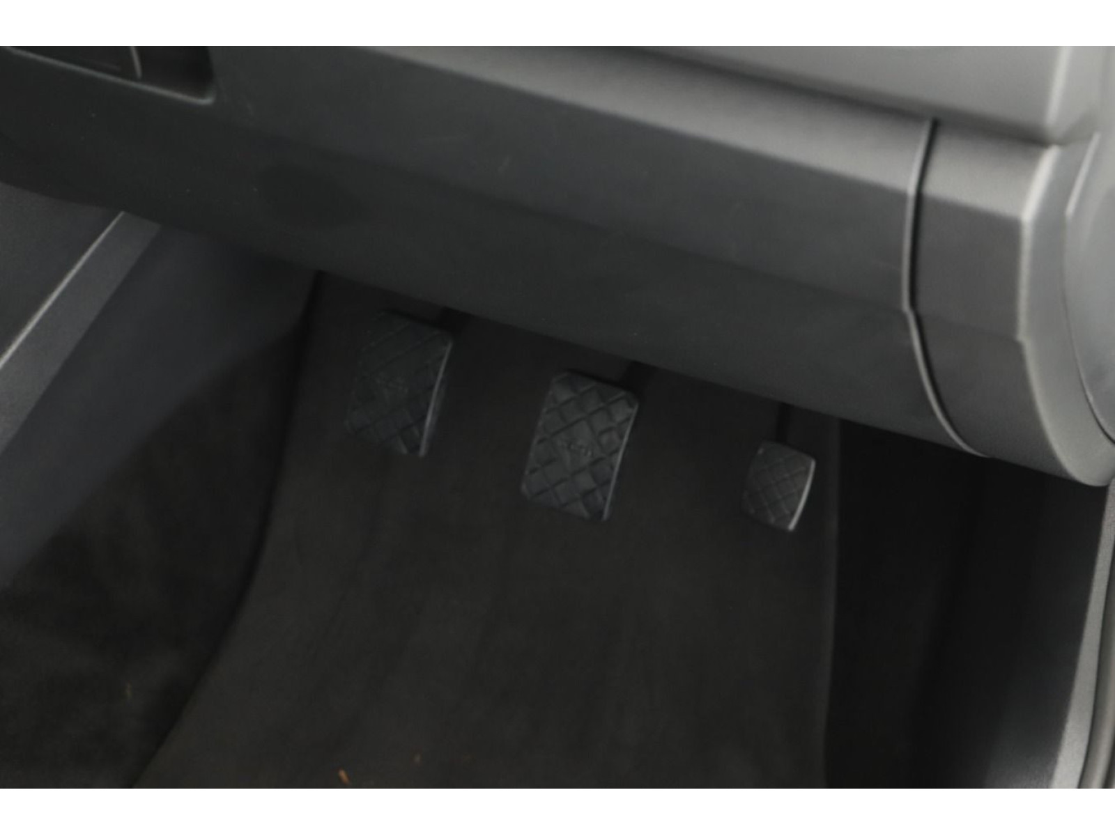 Volkswagen - T-Roc_10