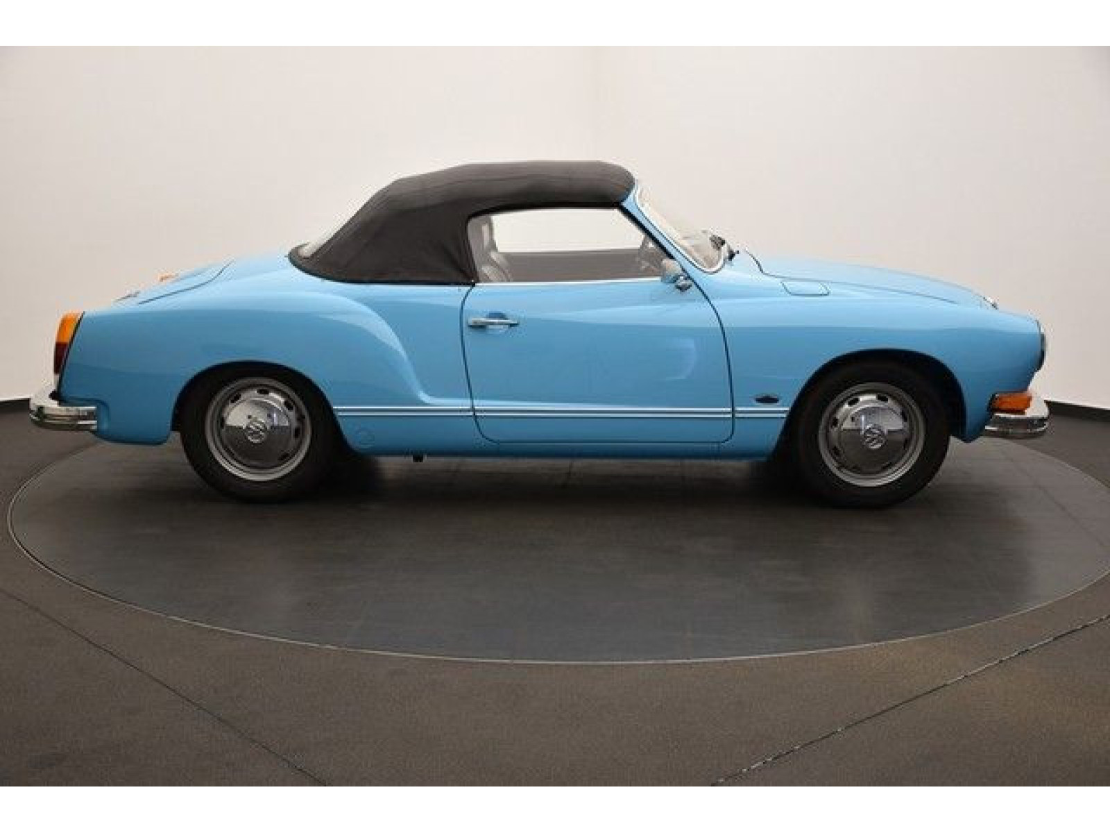 Volkswagen - Karmann Ghia_17