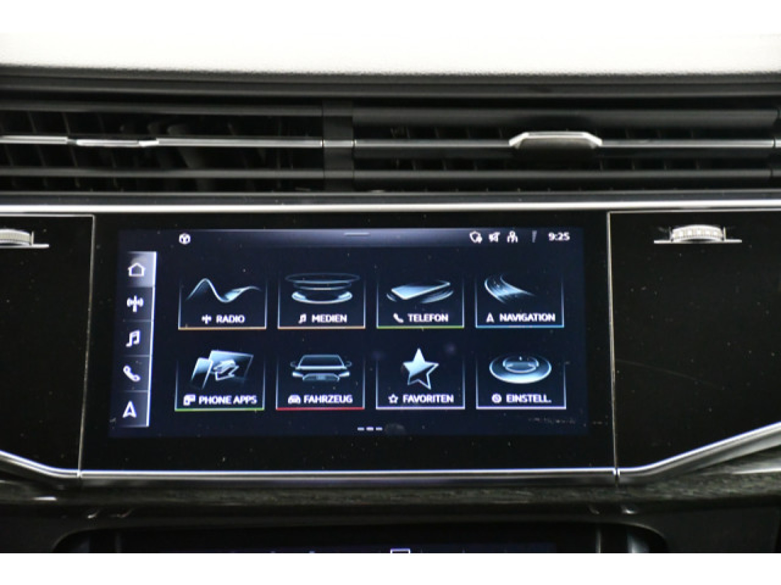 Audi - Q8_7
