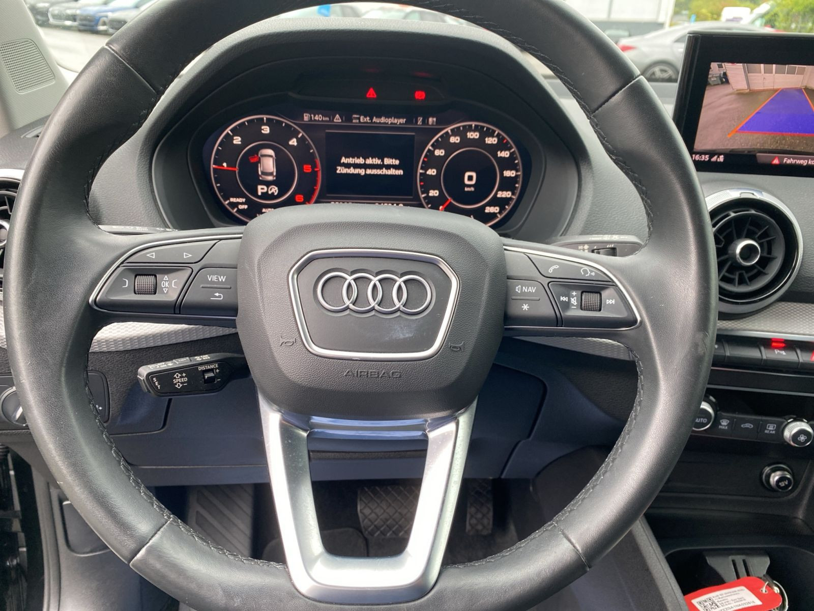 Audi - Q2_11