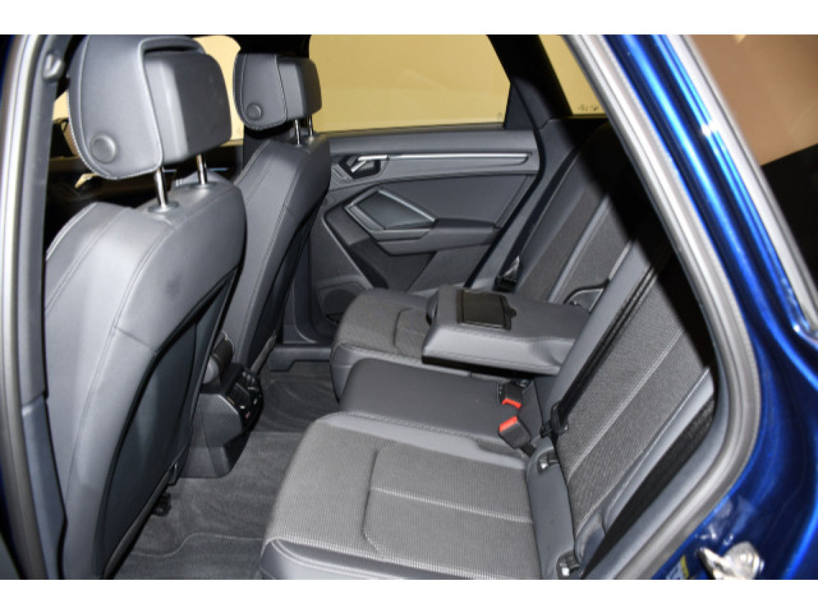 Audi - Q3_10