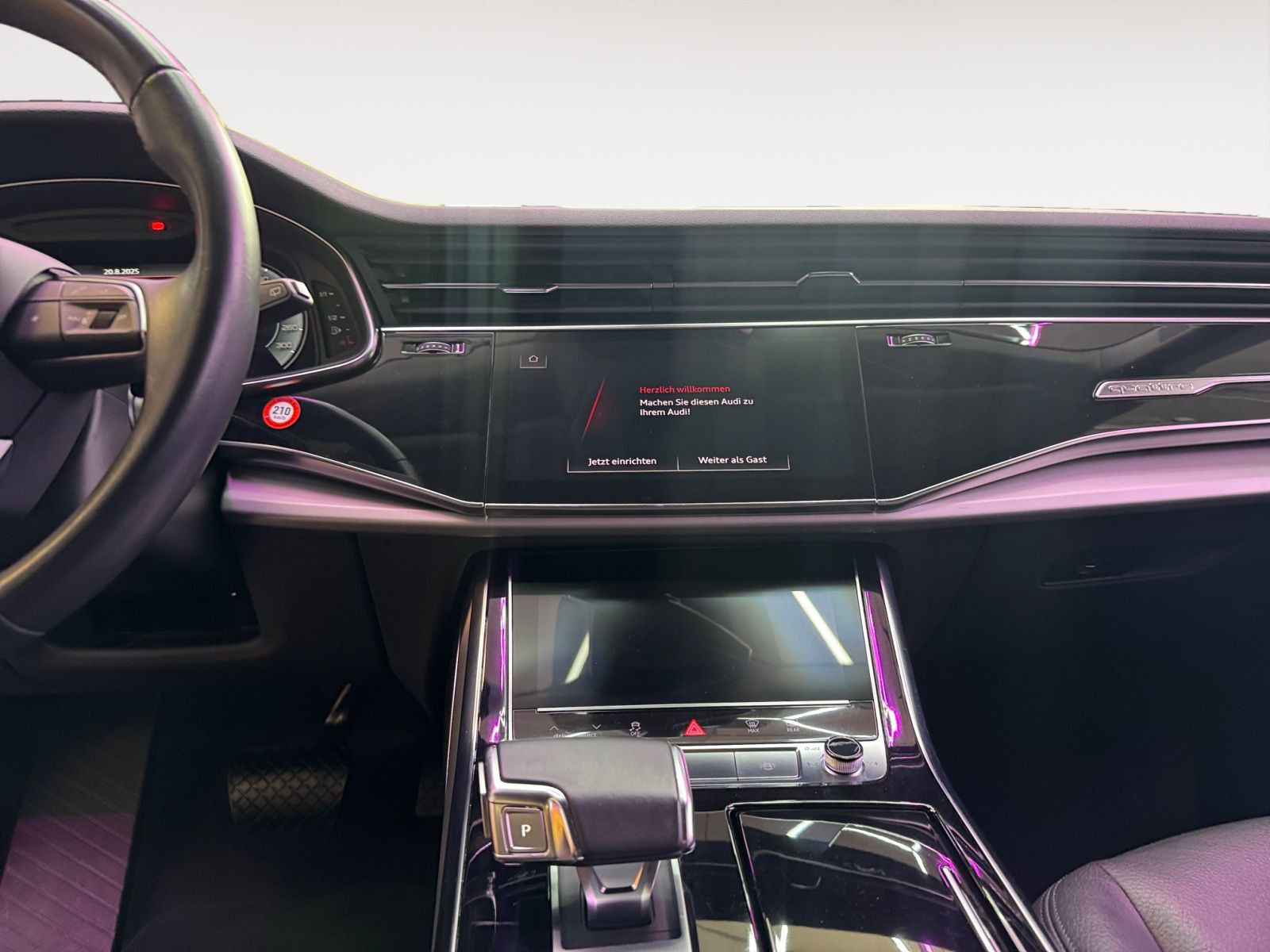 Audi - Q8_11