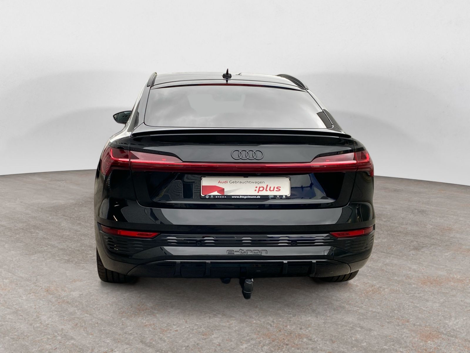 Audi - Q8 Sportback e-tron_5