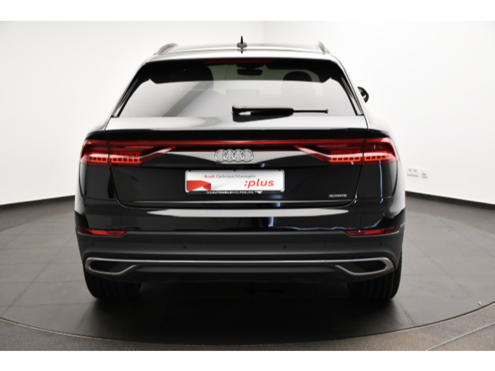 Audi - Q8_21
