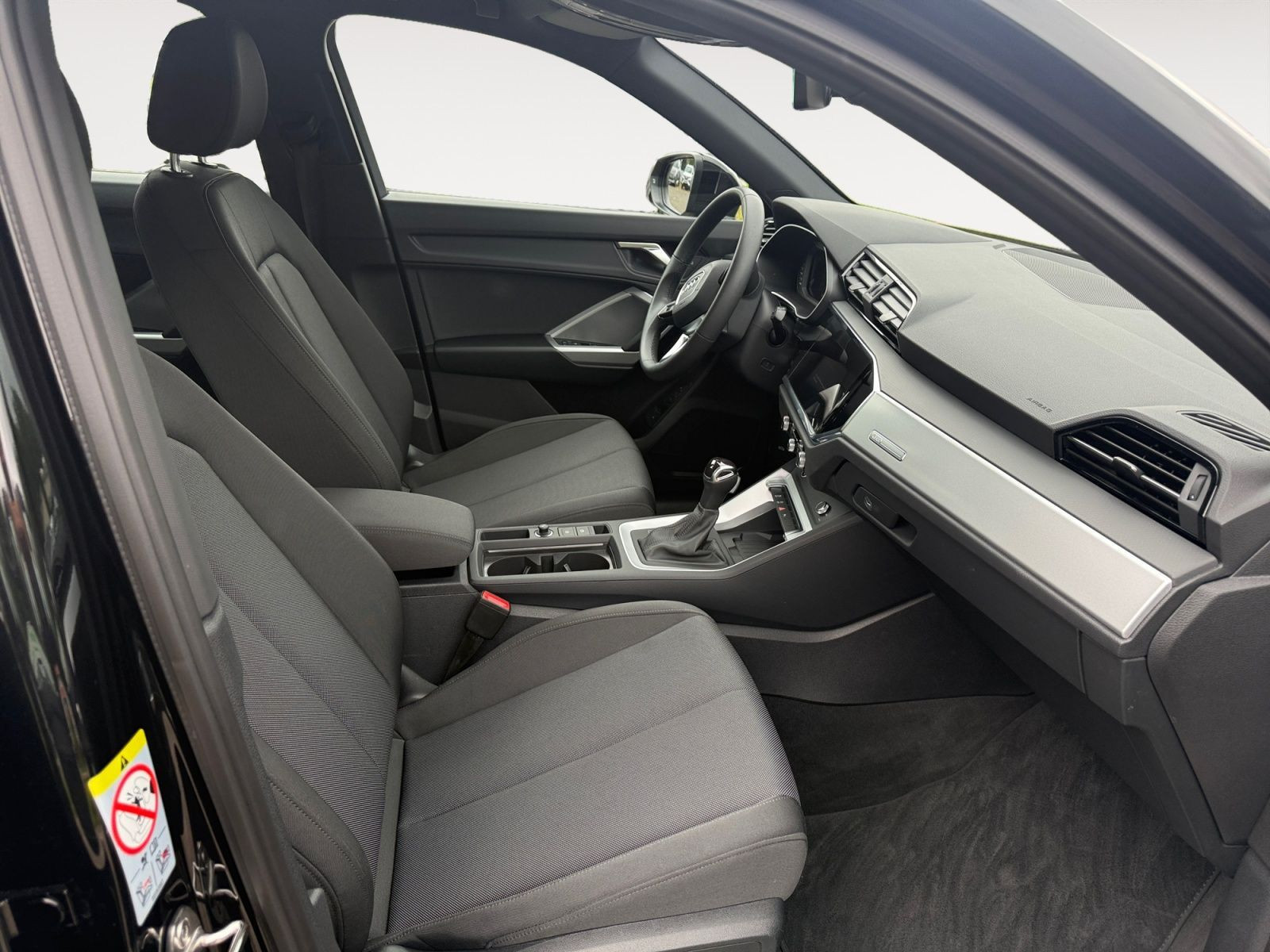 Audi - Q3_18