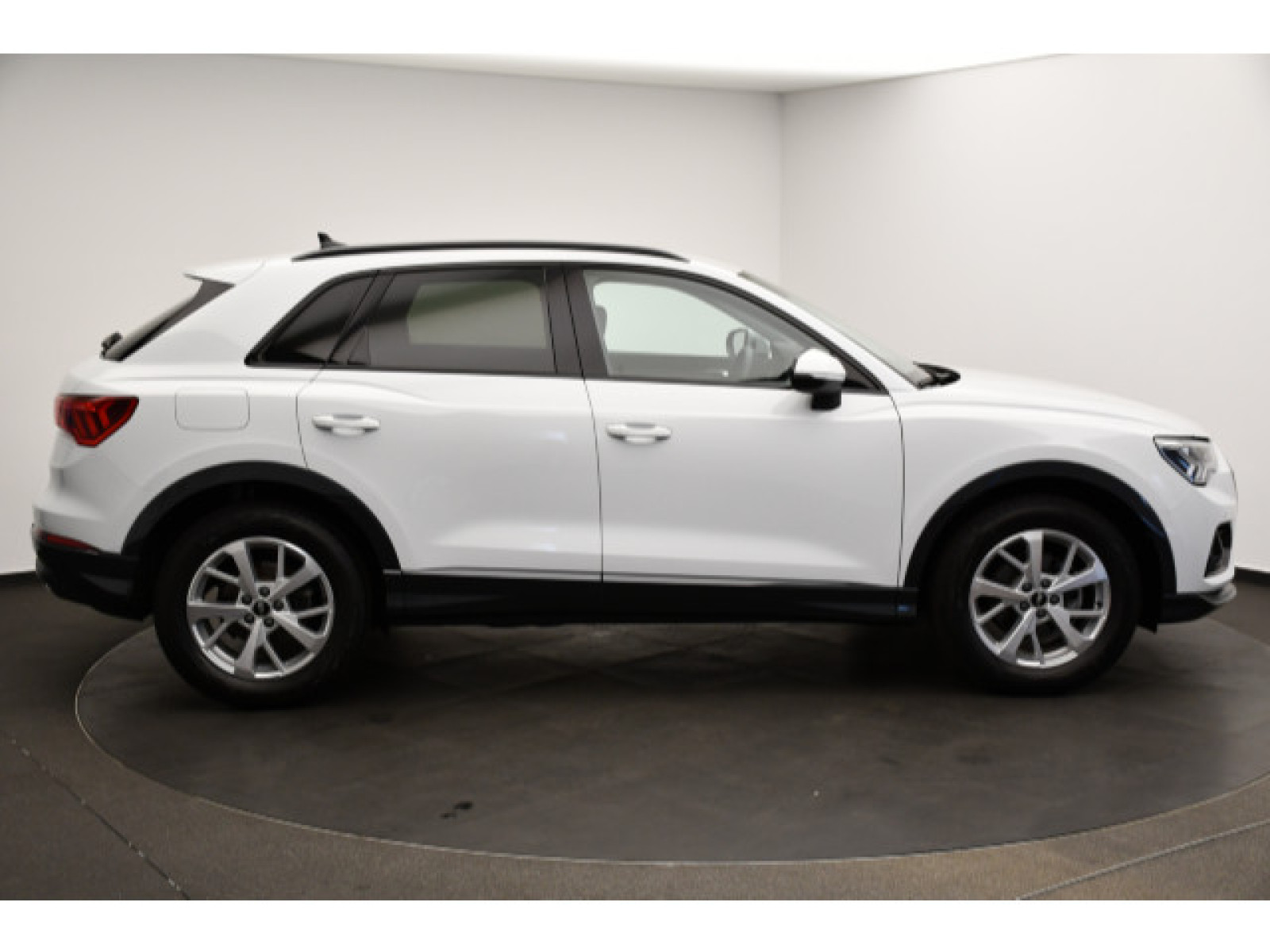 Audi - Q3_18