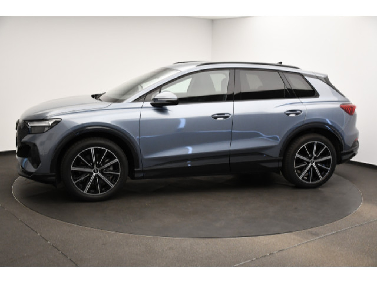 Audi - Q4 e-tron_17