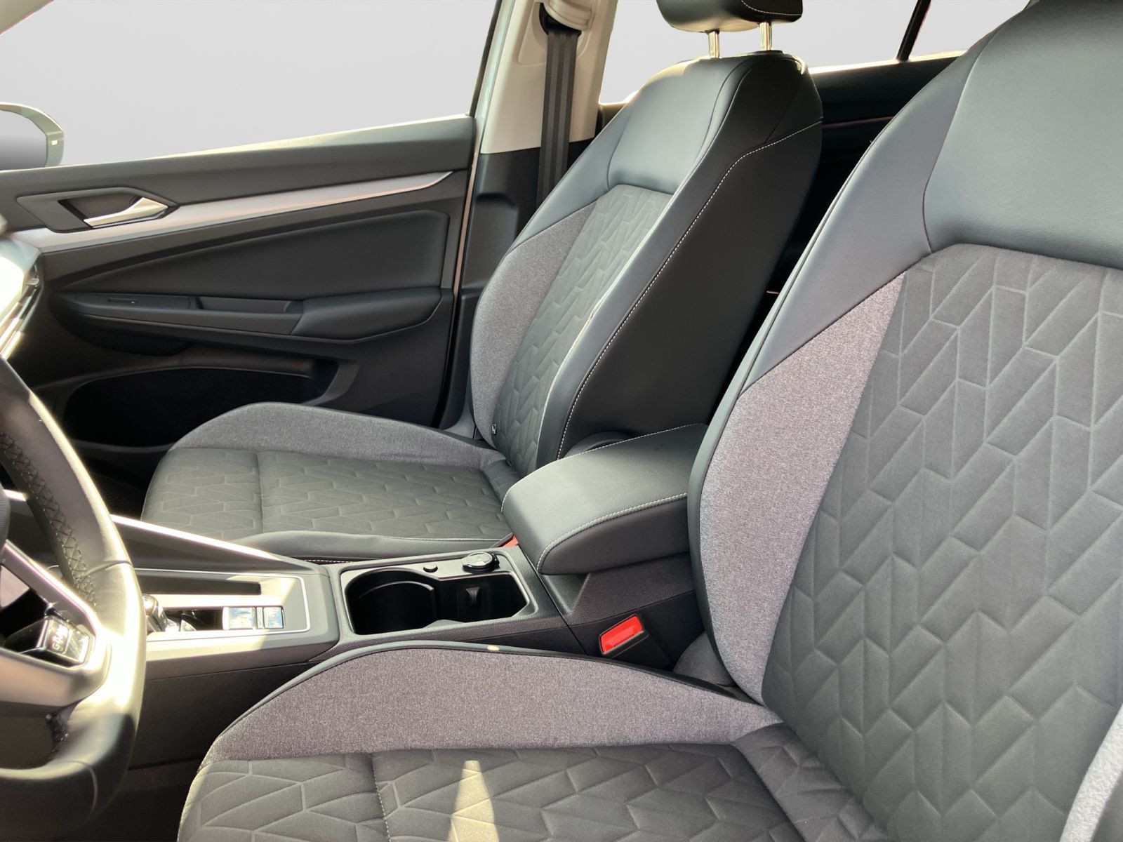 Volkswagen - Golf_9