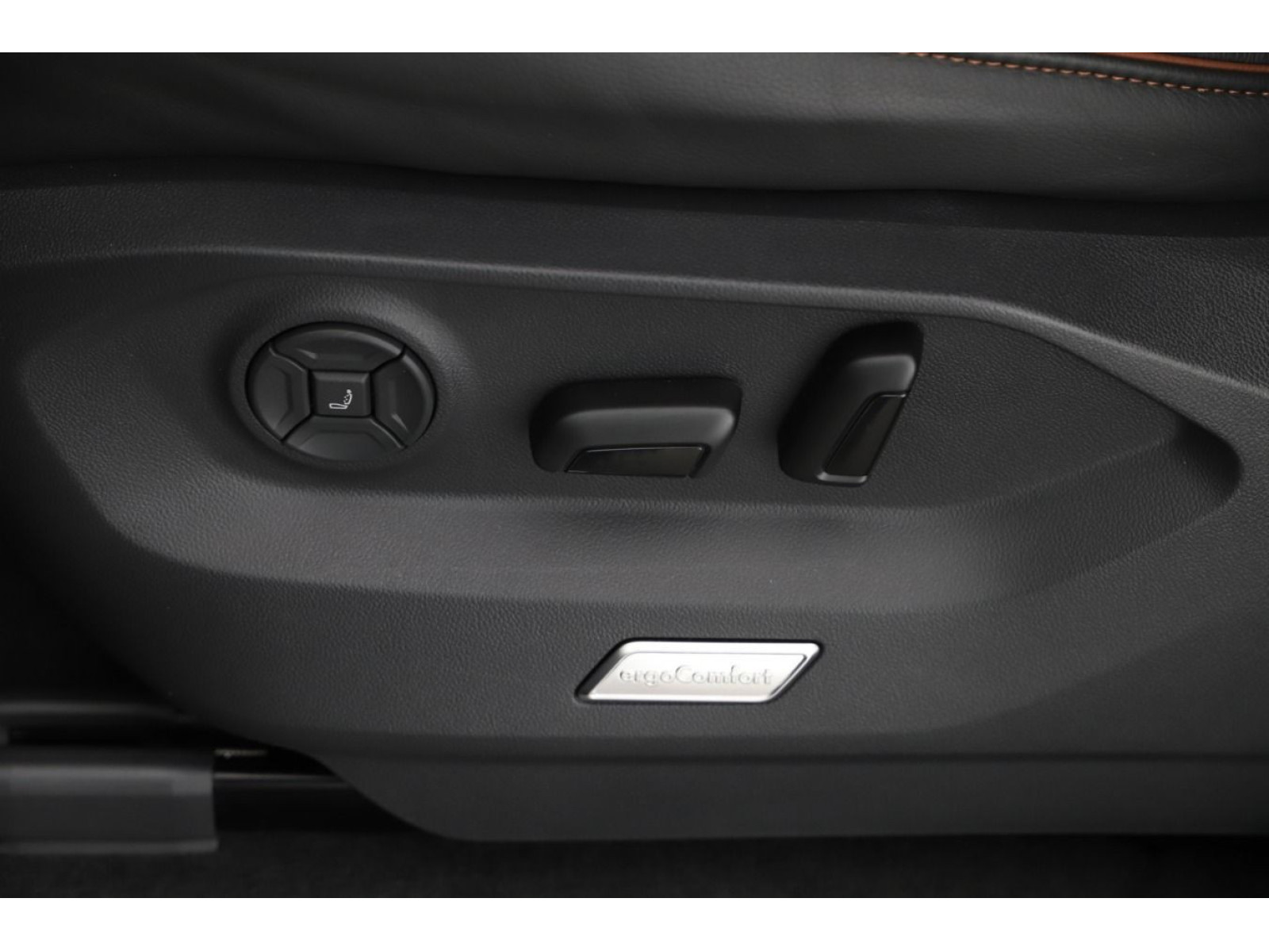 Volkswagen - Touareg_8