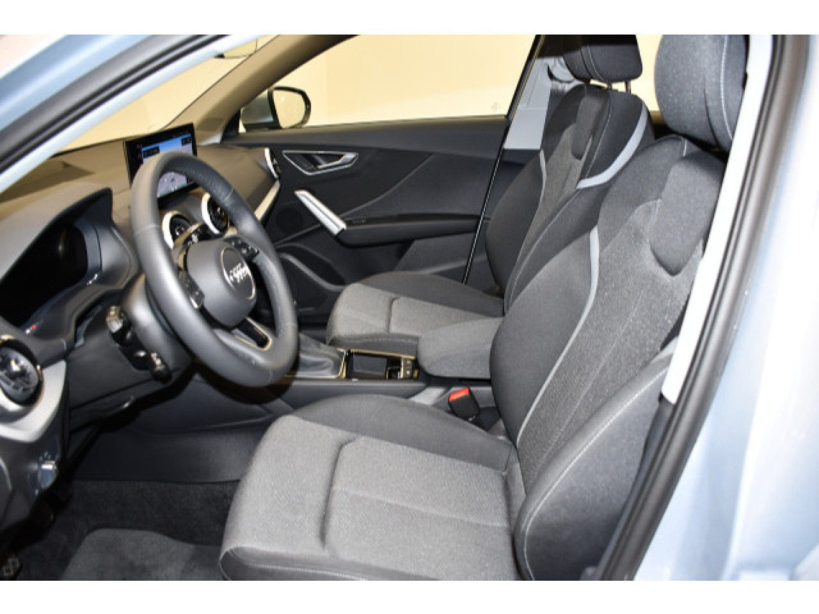 Audi - Q2_6