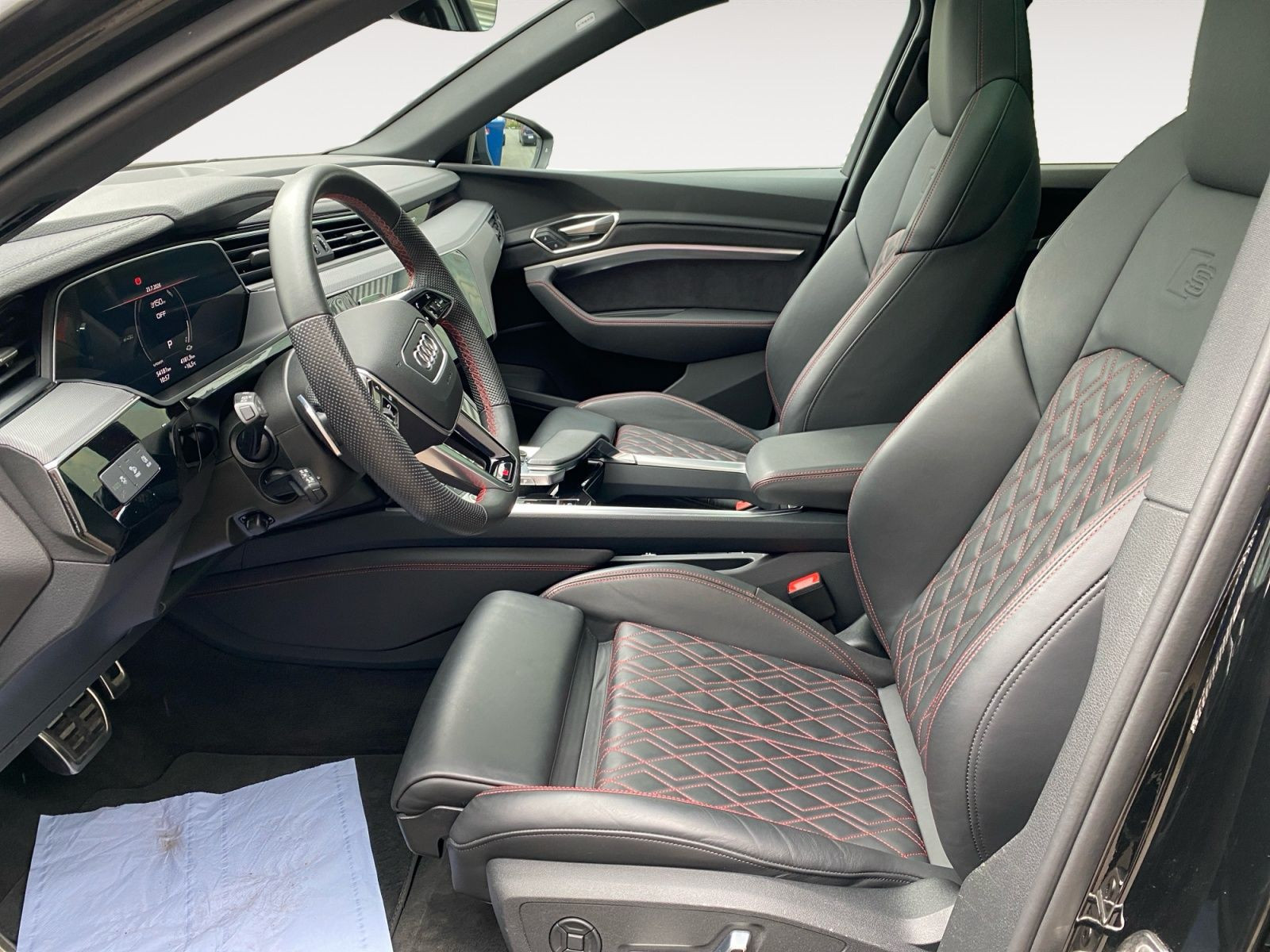 Audi - Q8 Sportback e-tron_10