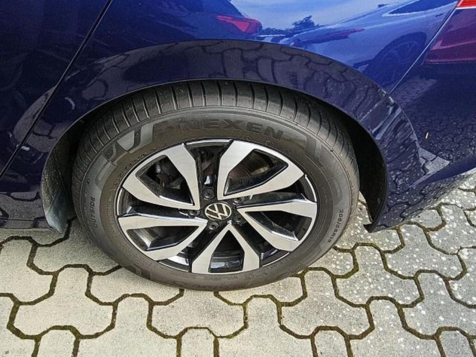 Volkswagen - Golf_5