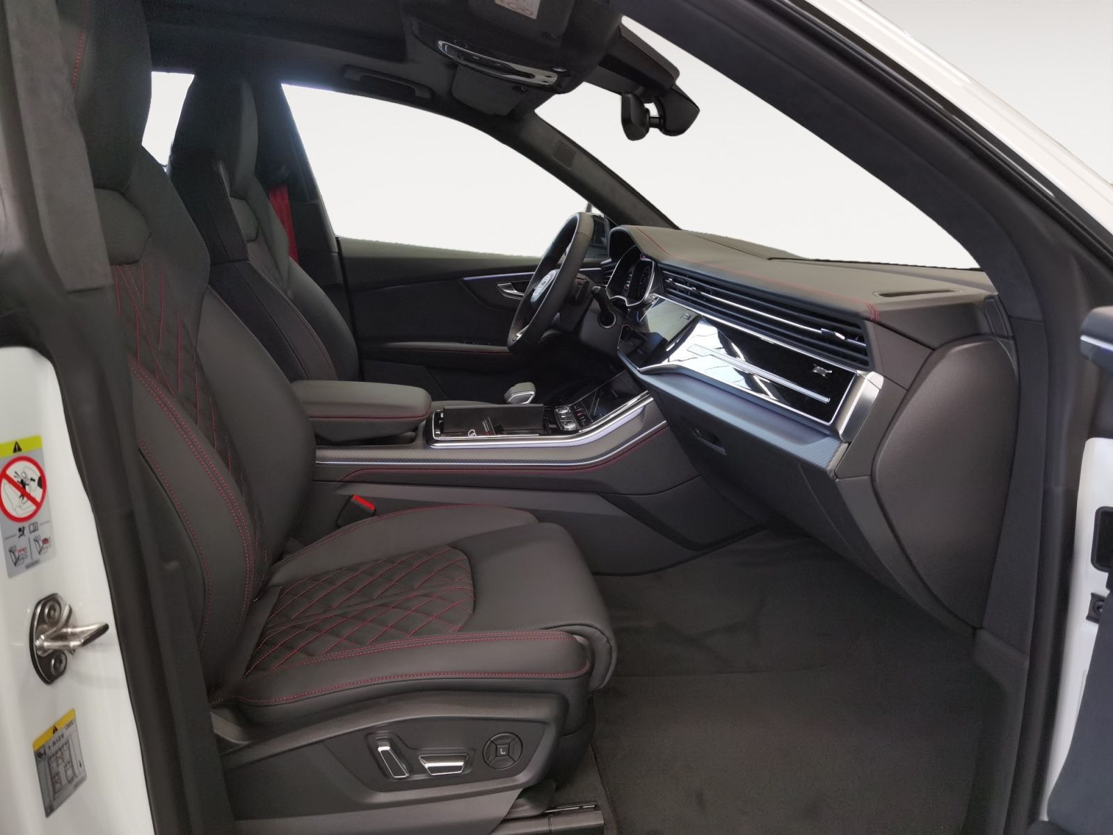 Audi - Q8_16