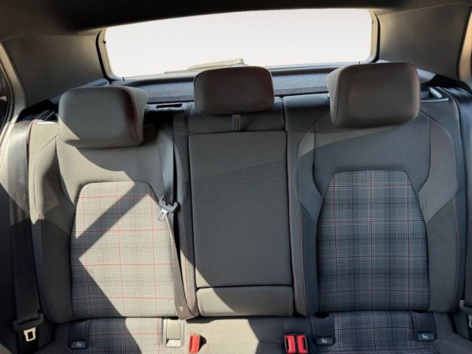Volkswagen - Golf GTI_13