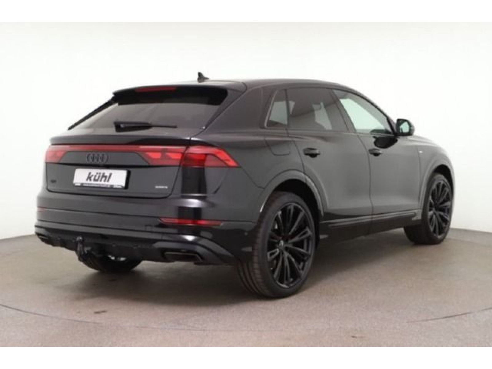 Audi - Q8_3
