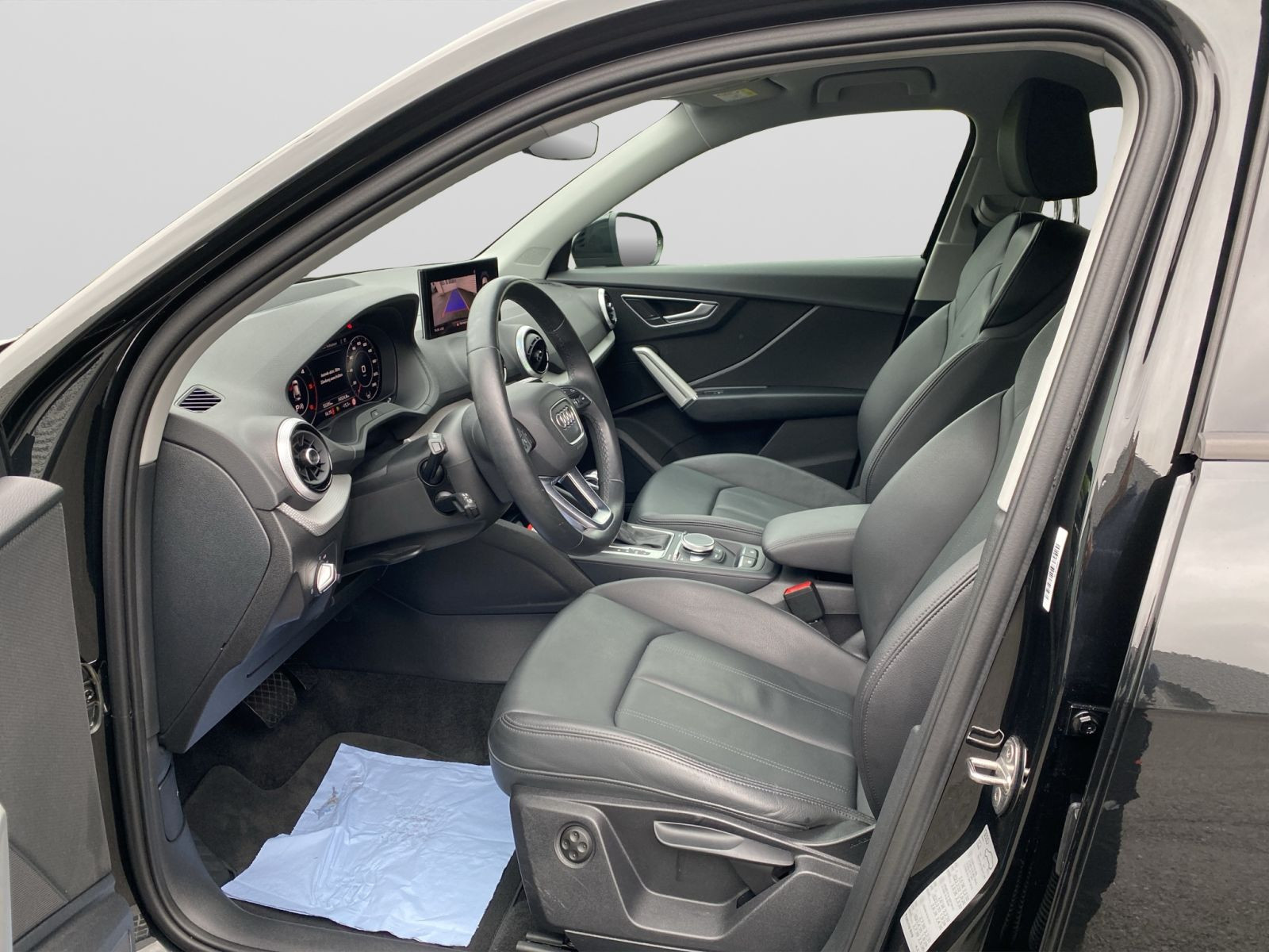 Audi - Q2_10