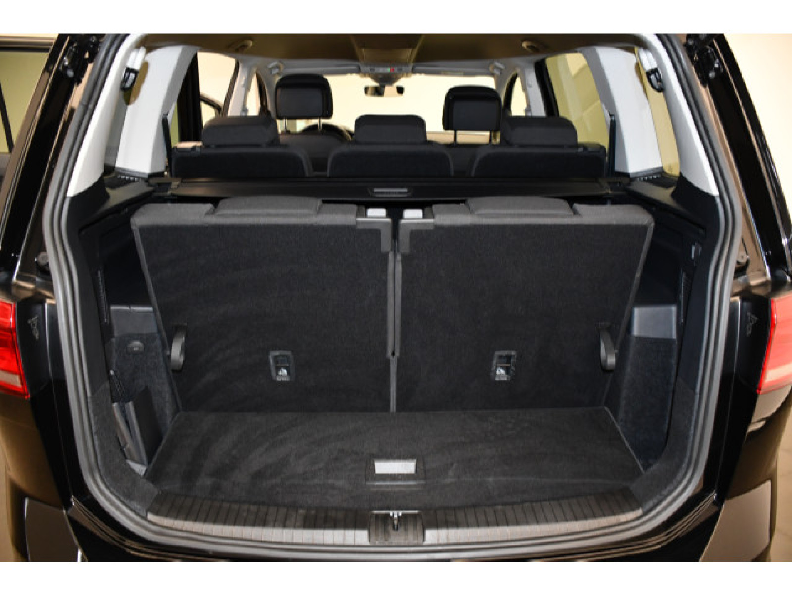 Volkswagen - Touran_11