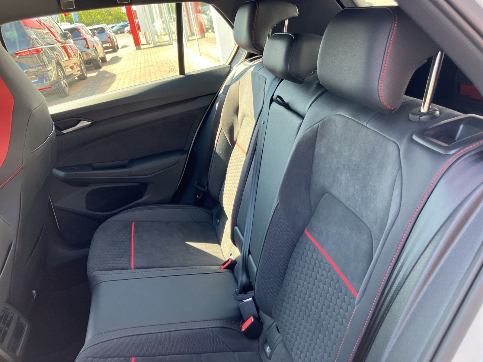 Volkswagen - Golf GTI_16
