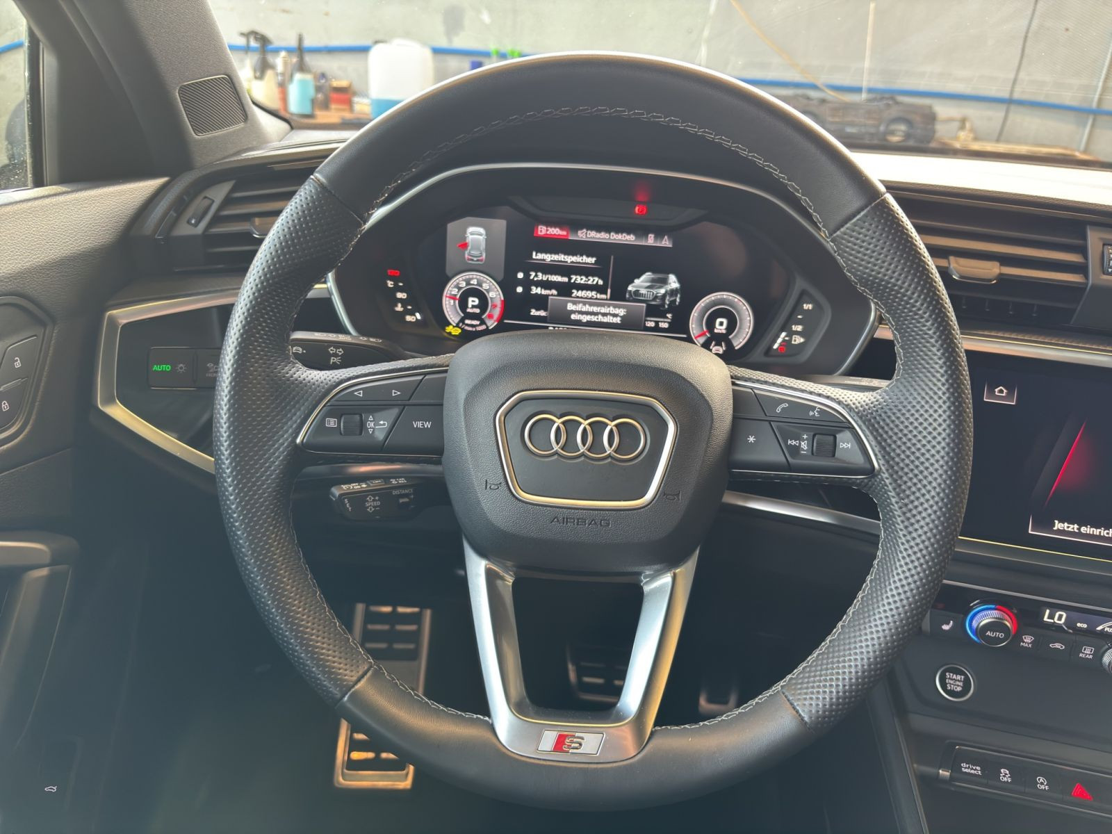 Audi - Q3_10