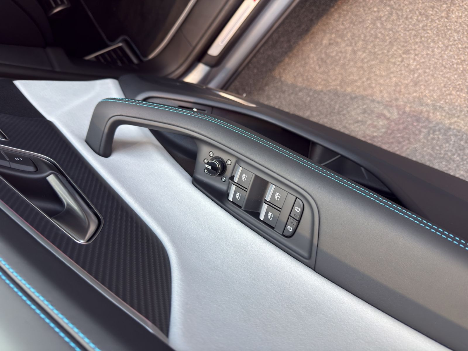 Audi - Q8_14