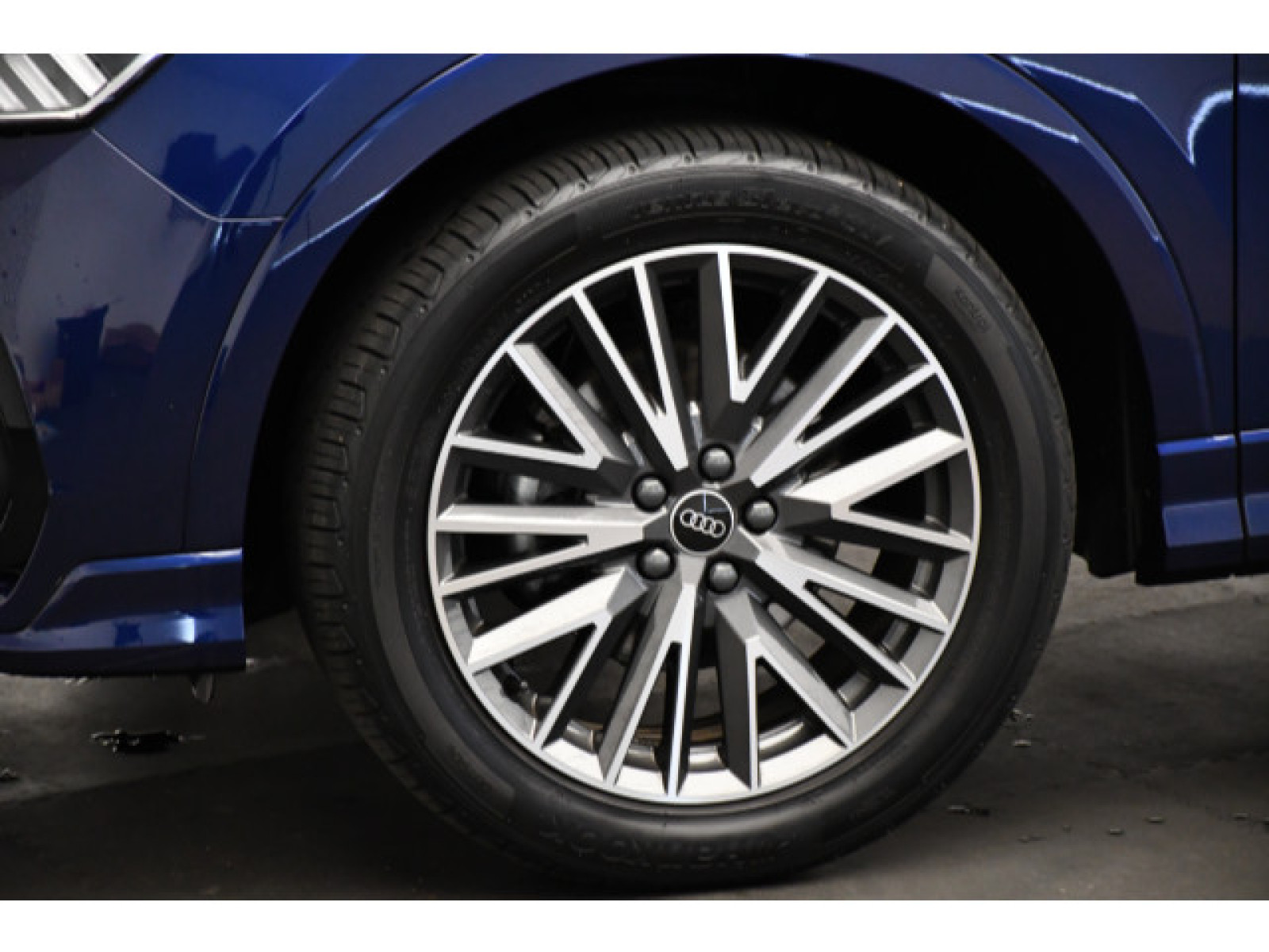 Audi - Q3_15