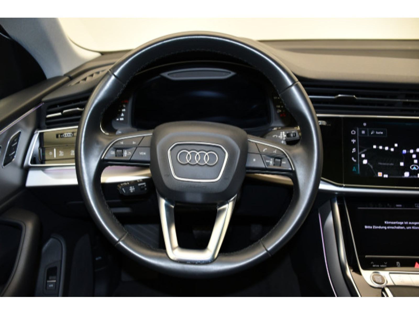 Audi - Q8_5