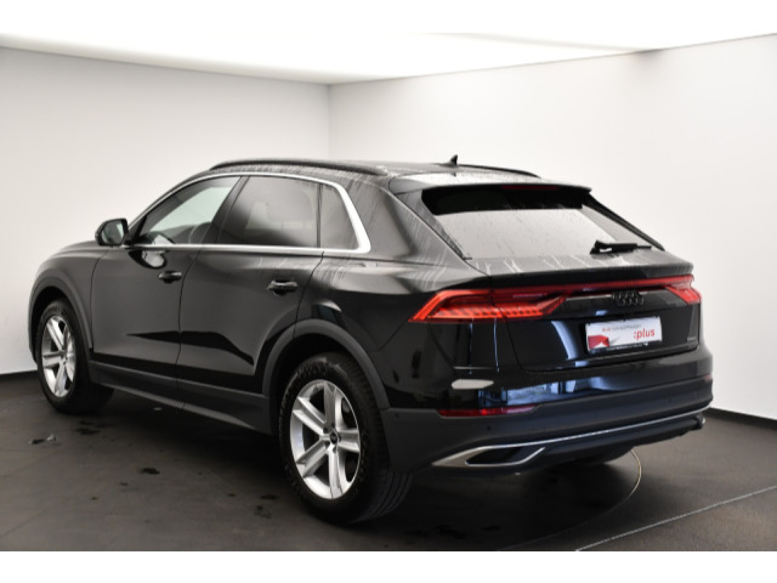Audi - Q8_17