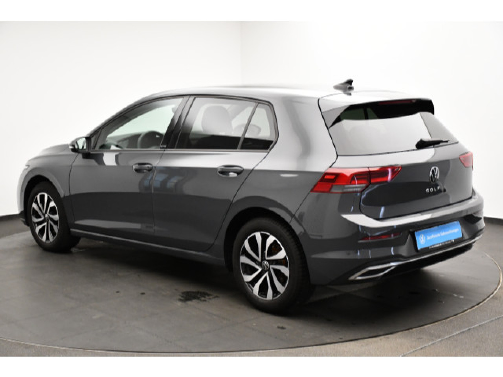 Volkswagen - Golf_13