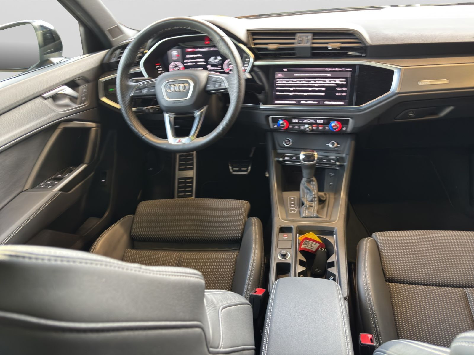 Audi - Q3_22