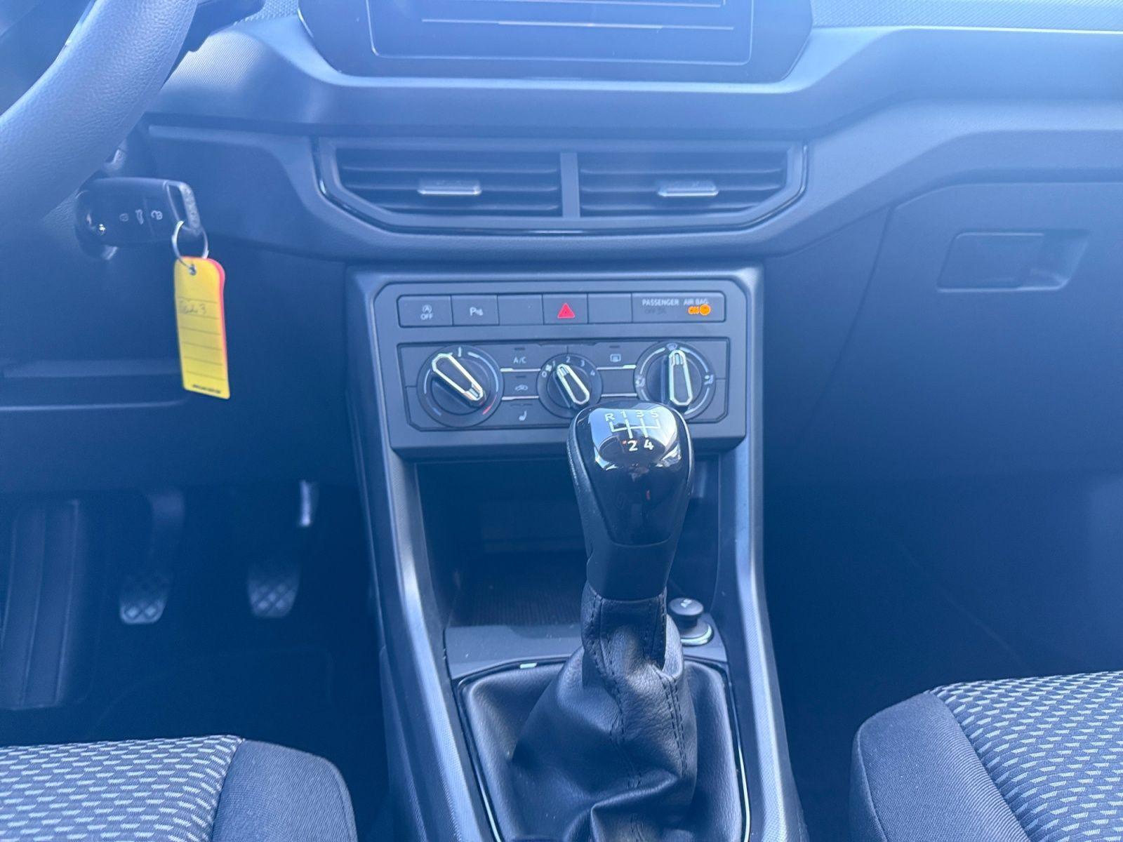 Volkswagen - T-Cross_12