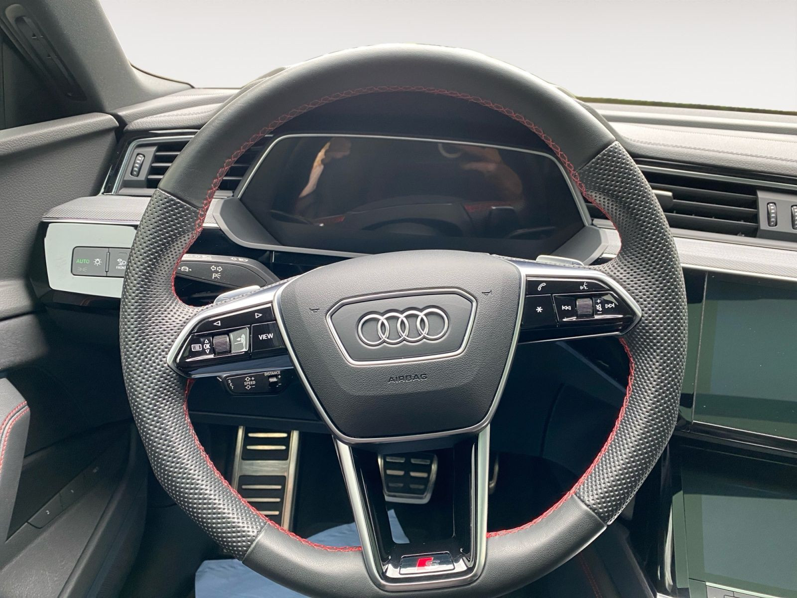 Audi - Q8 Sportback e-tron_13
