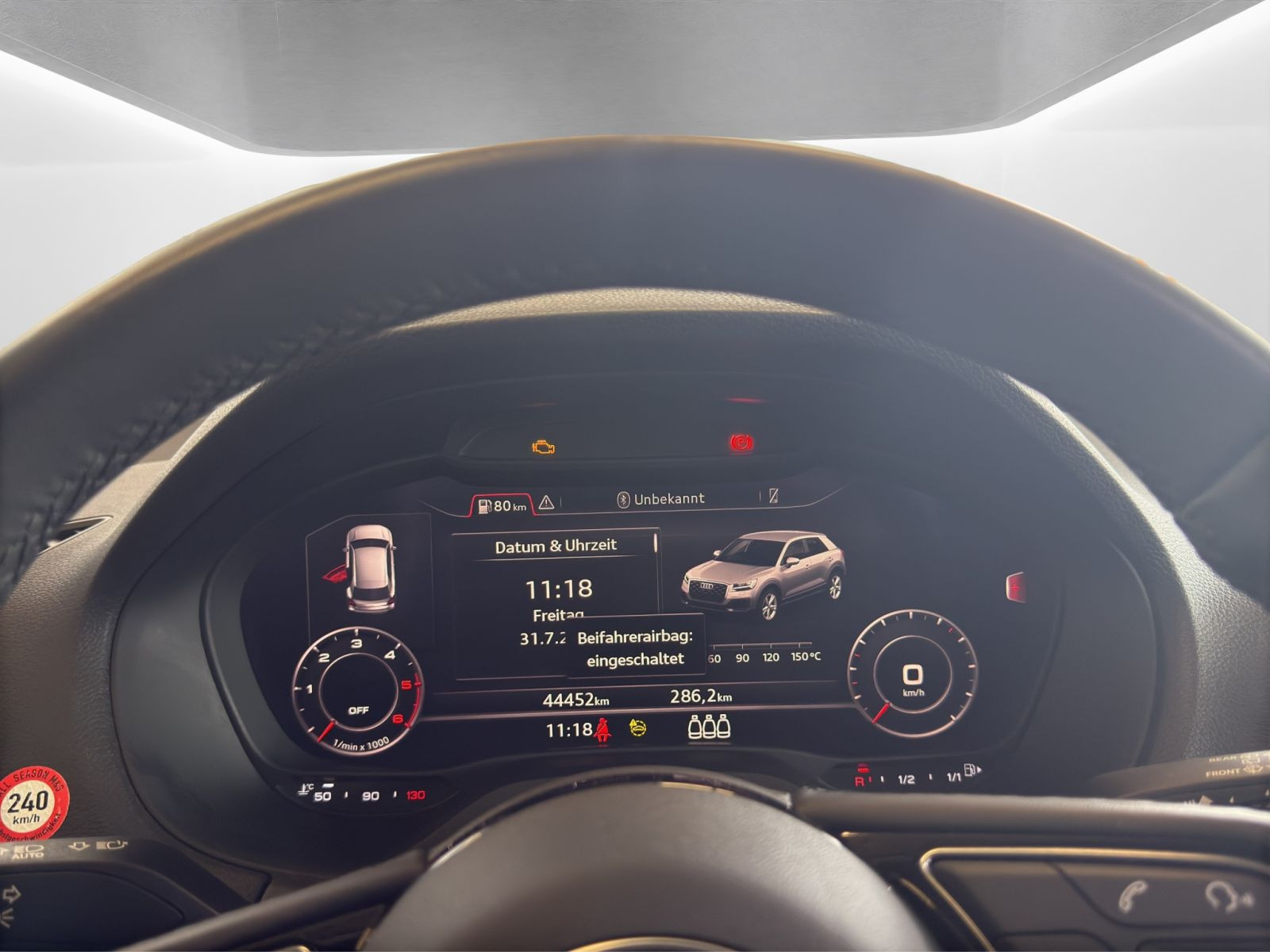 Audi - Q2_12
