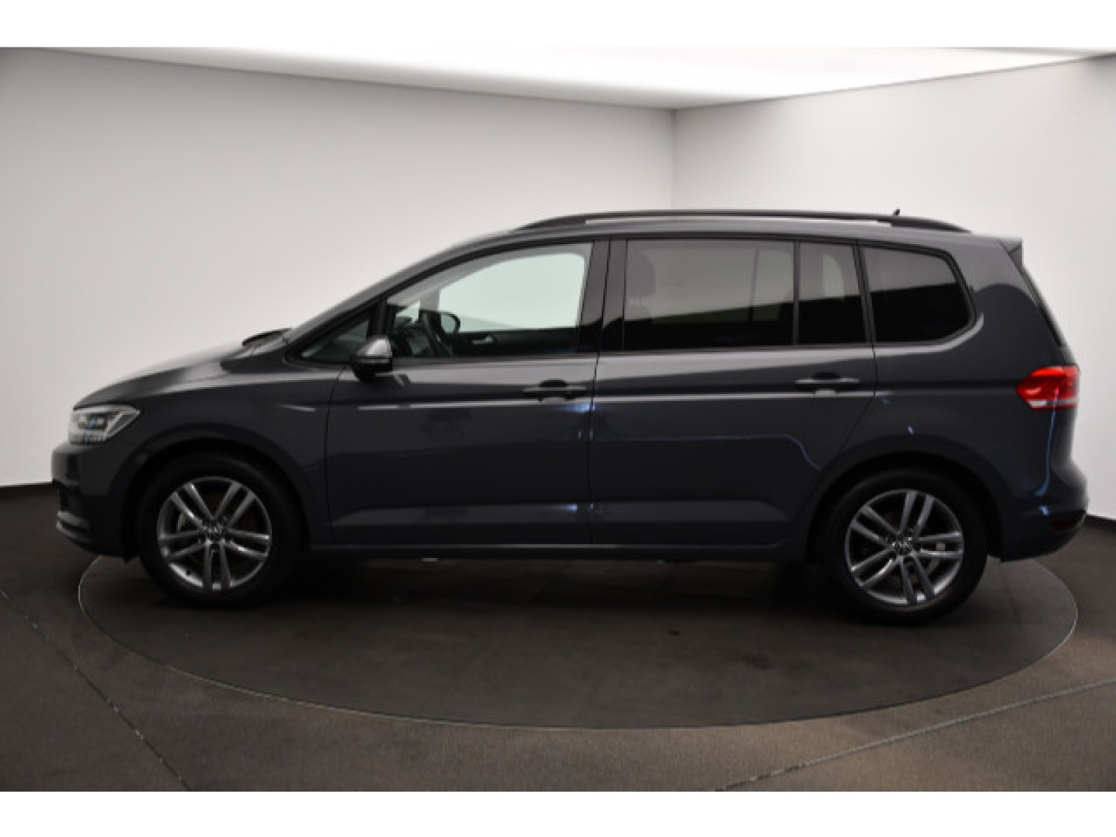 Volkswagen - Touran_19