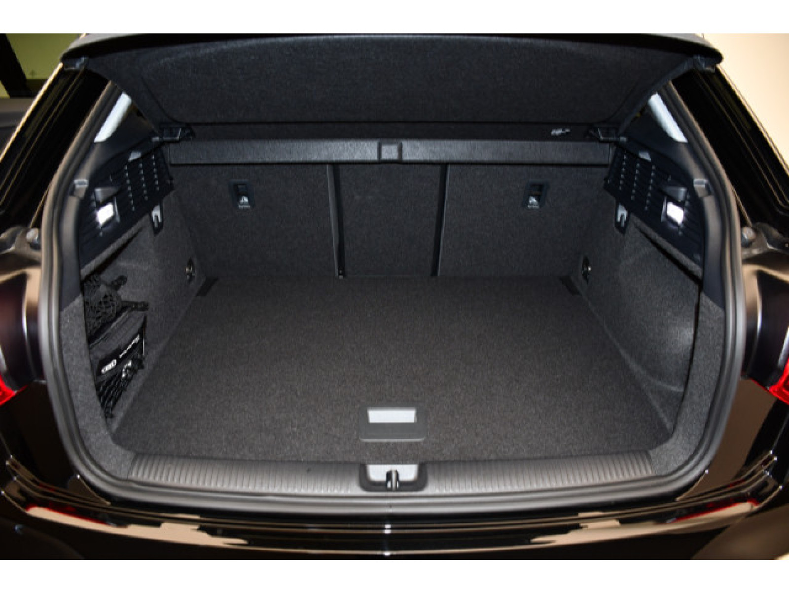 Audi - Q2_13