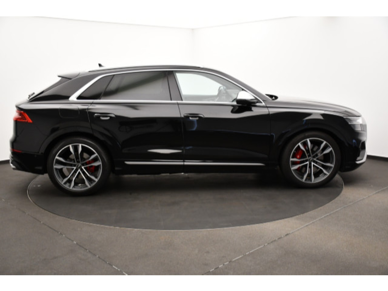 Audi - SQ8_20