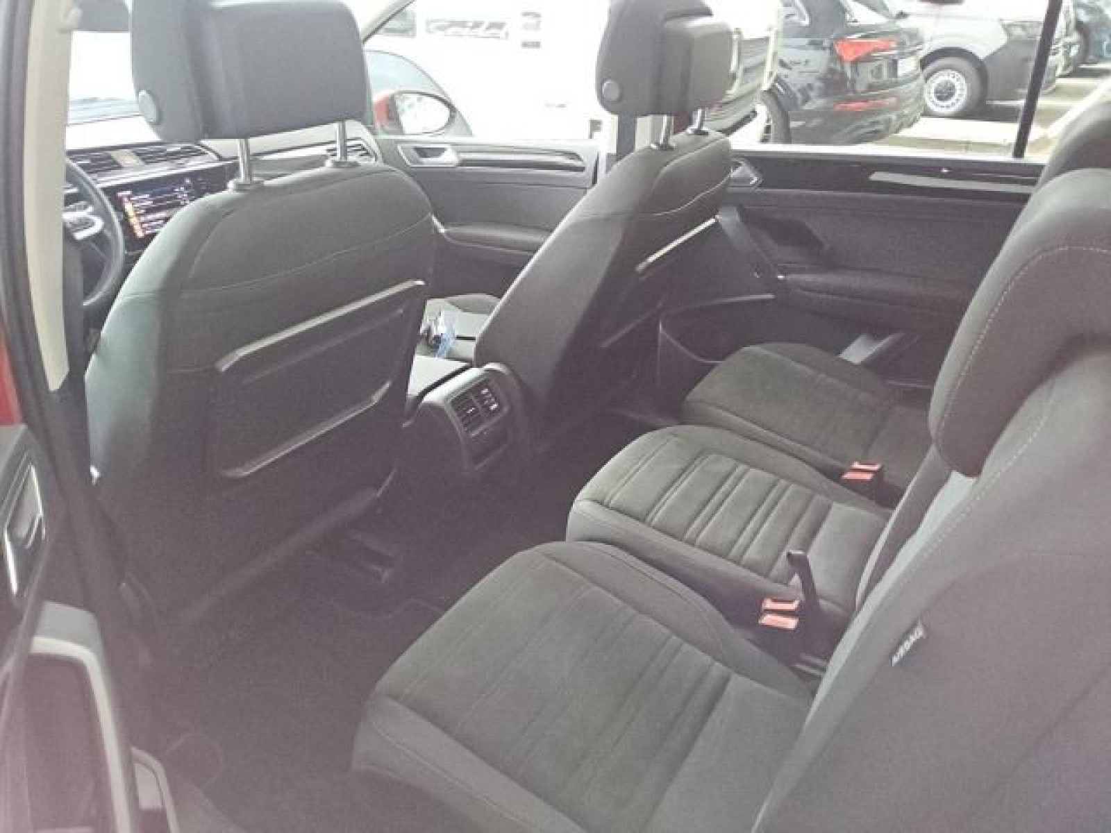 Volkswagen - Touran_4
