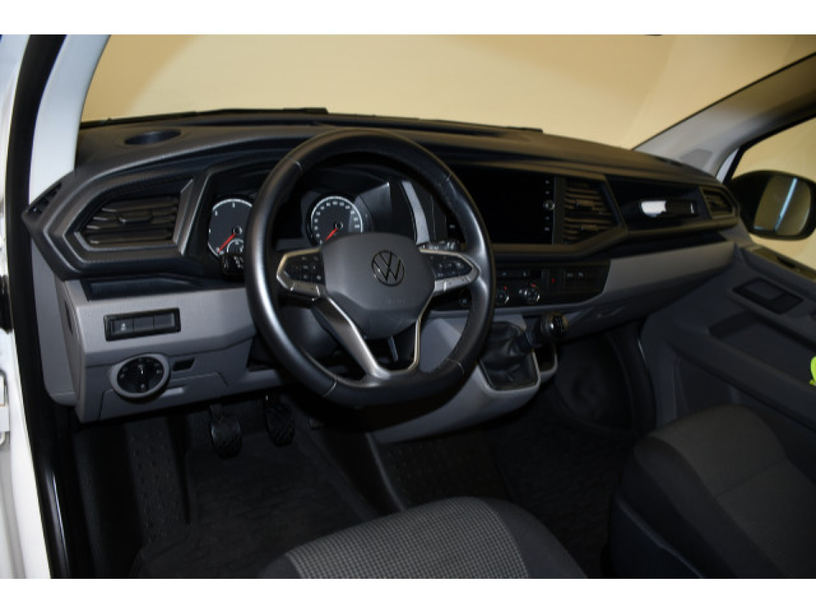 Volkswagen - T6.1 Transporter_5