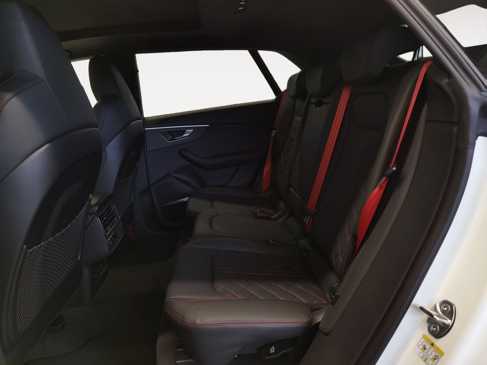 Audi - Q8_14