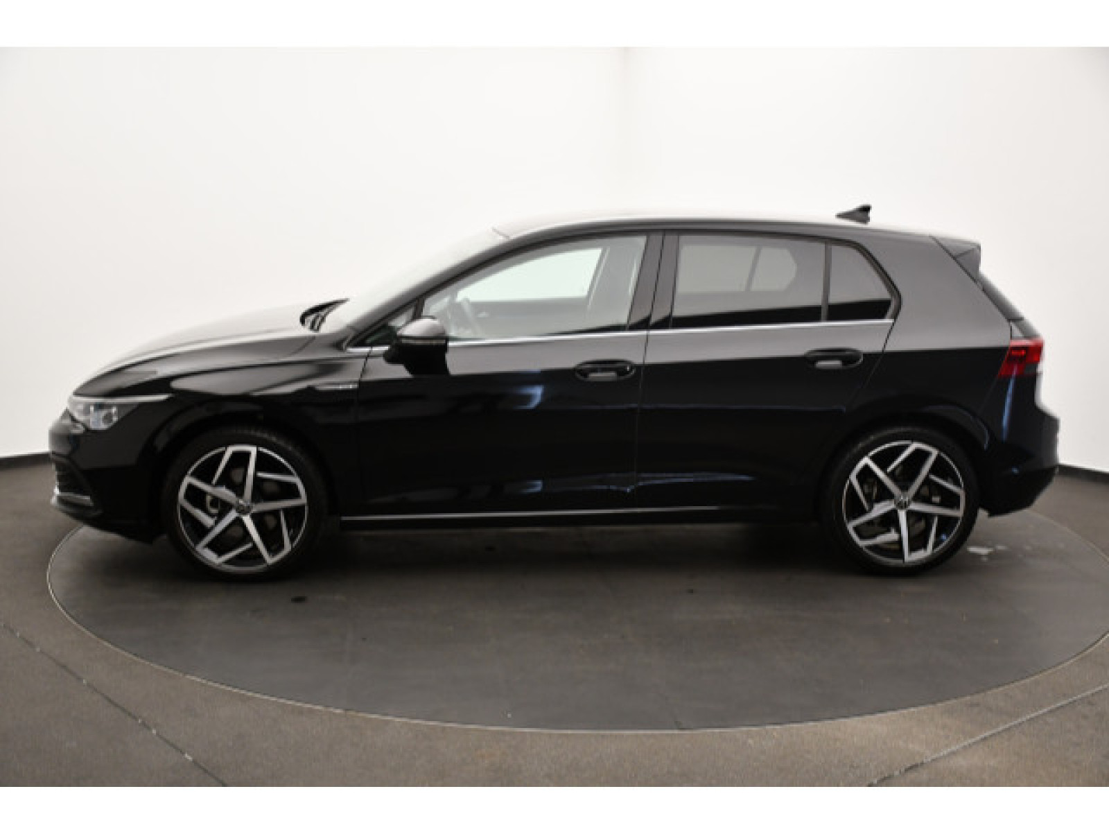 Volkswagen - Golf_16