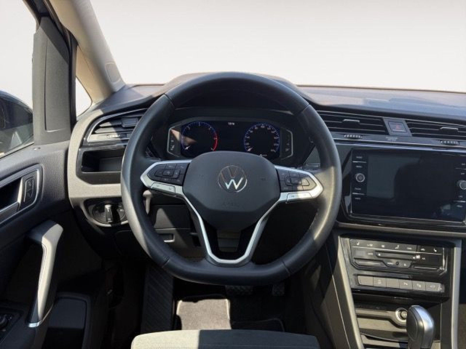 Volkswagen - Touran_12
