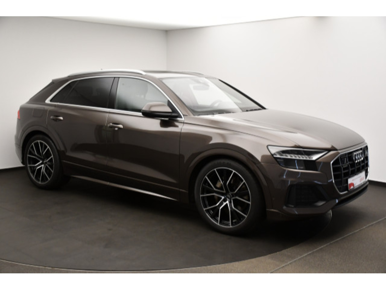 Audi - Q8_17