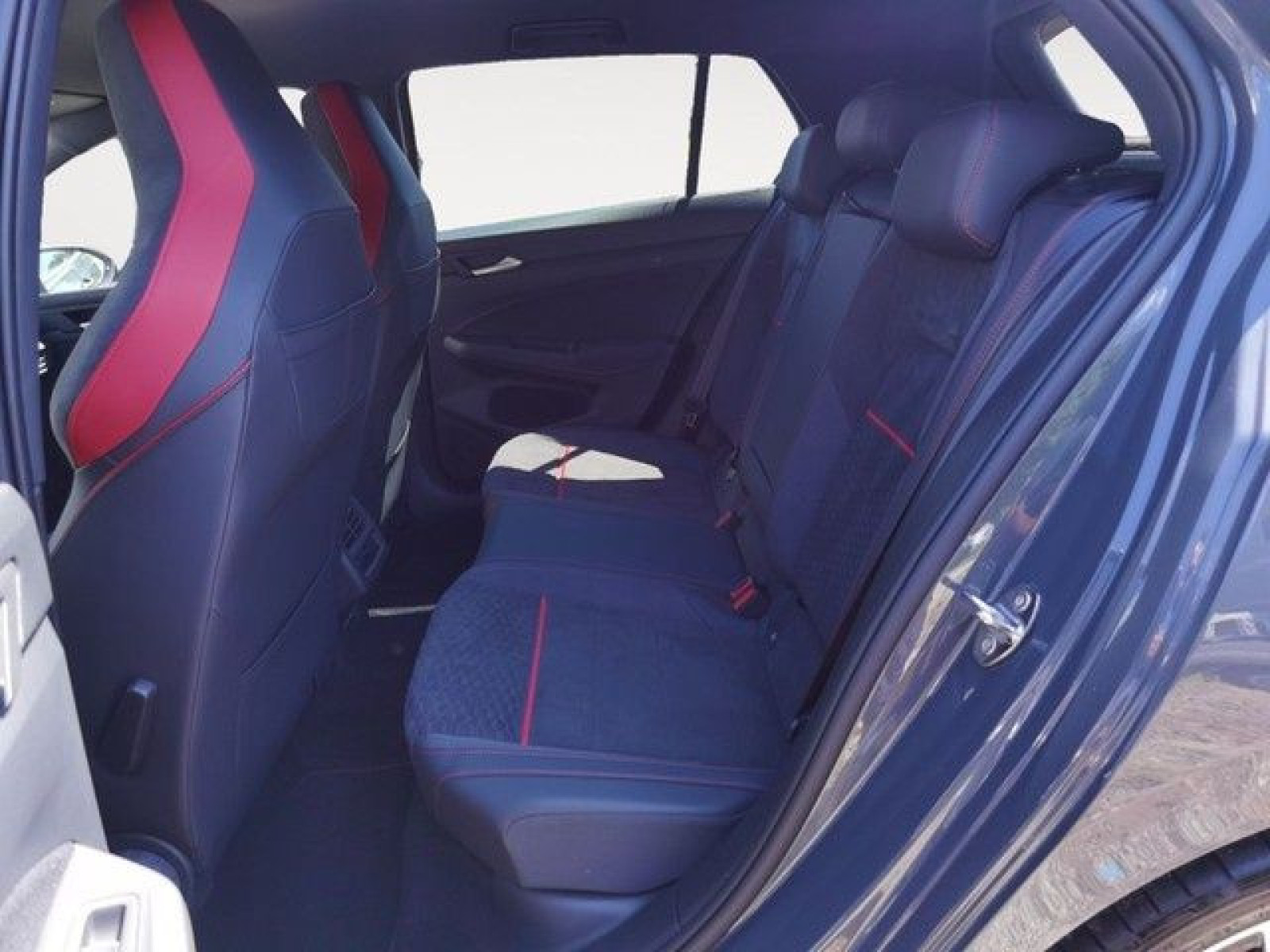 Volkswagen - Golf GTI_13