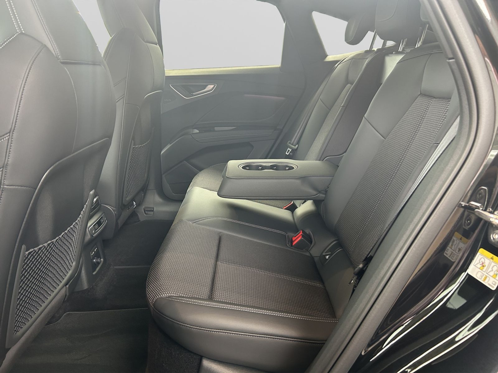 Audi - Q4 e-tron_12