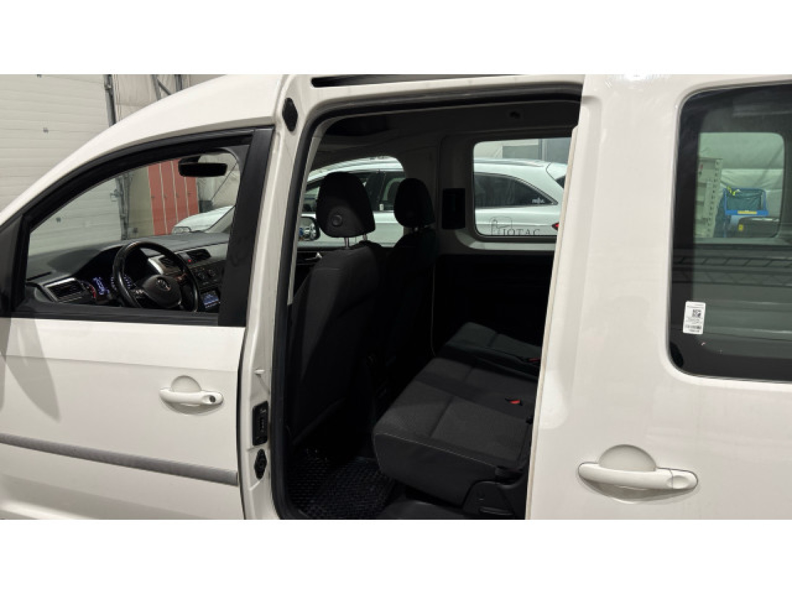 Volkswagen - Caddy Kombi_5