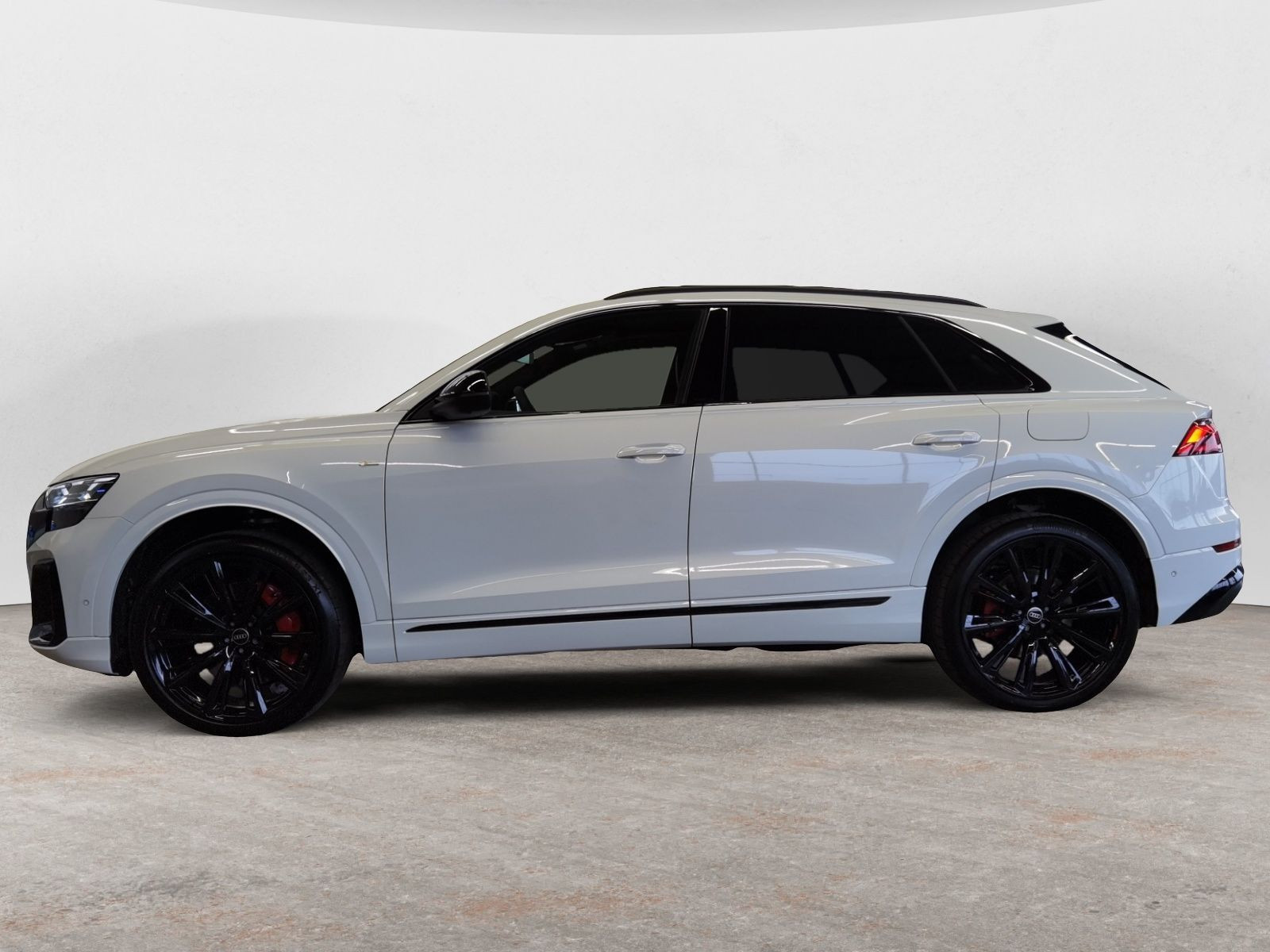 Audi - Q8_3