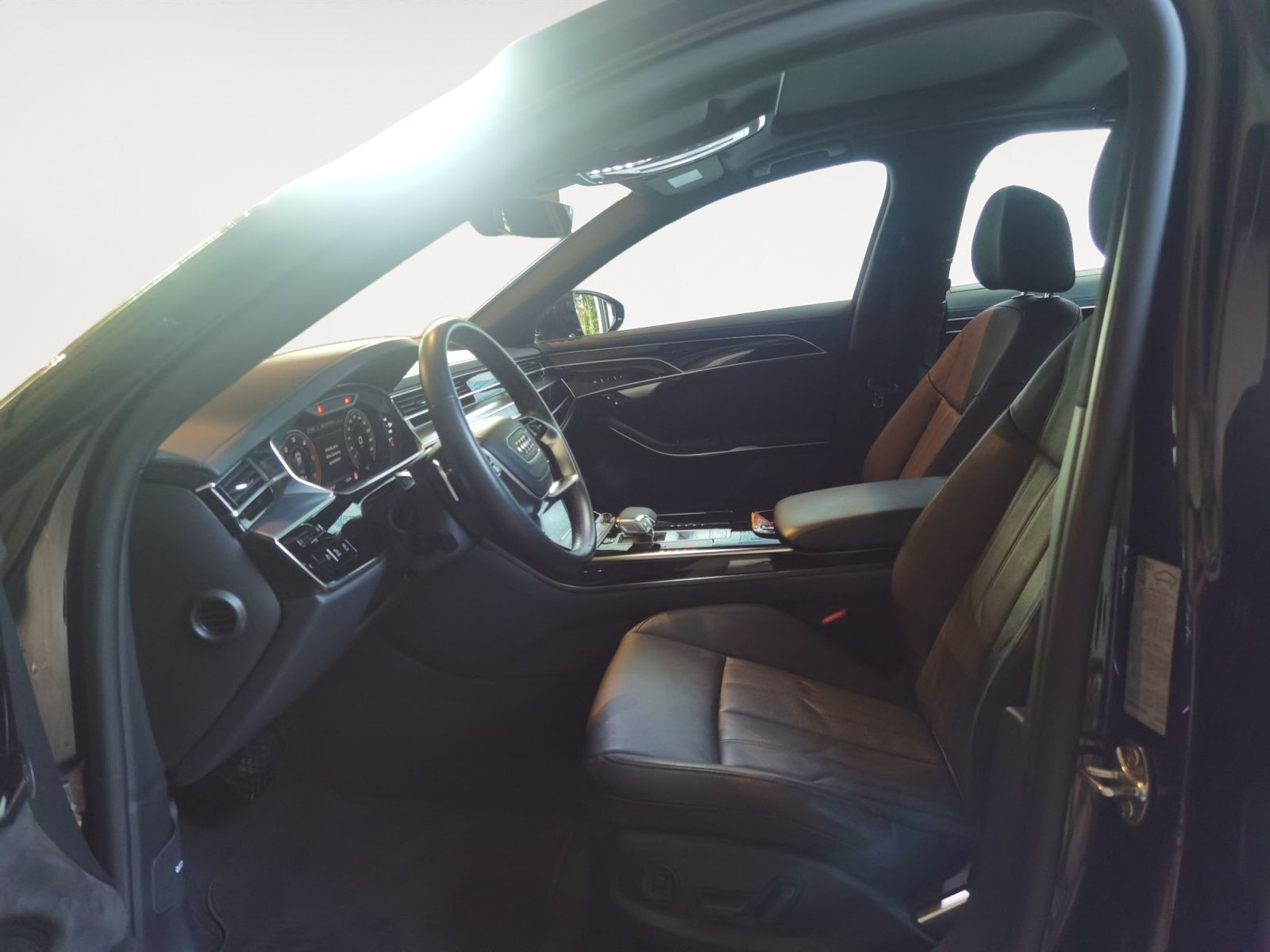 Audi - A8_10