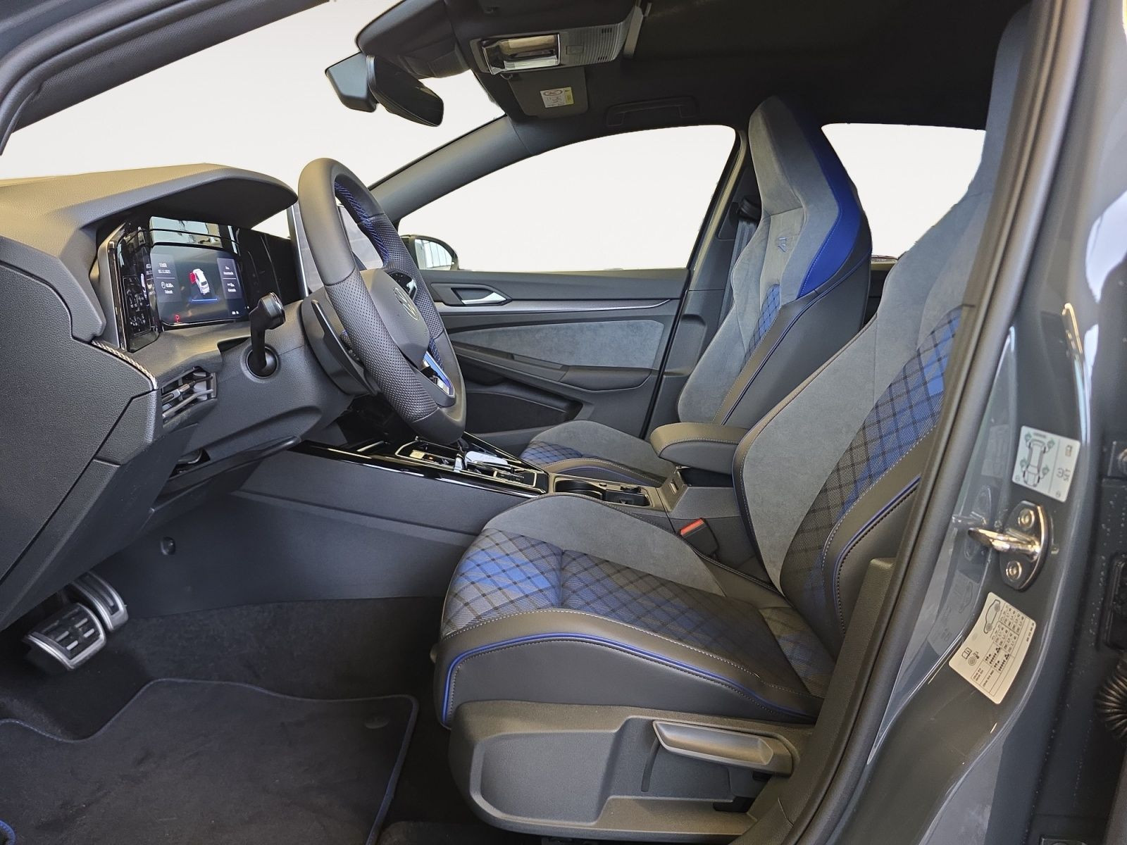 Volkswagen - Golf_11