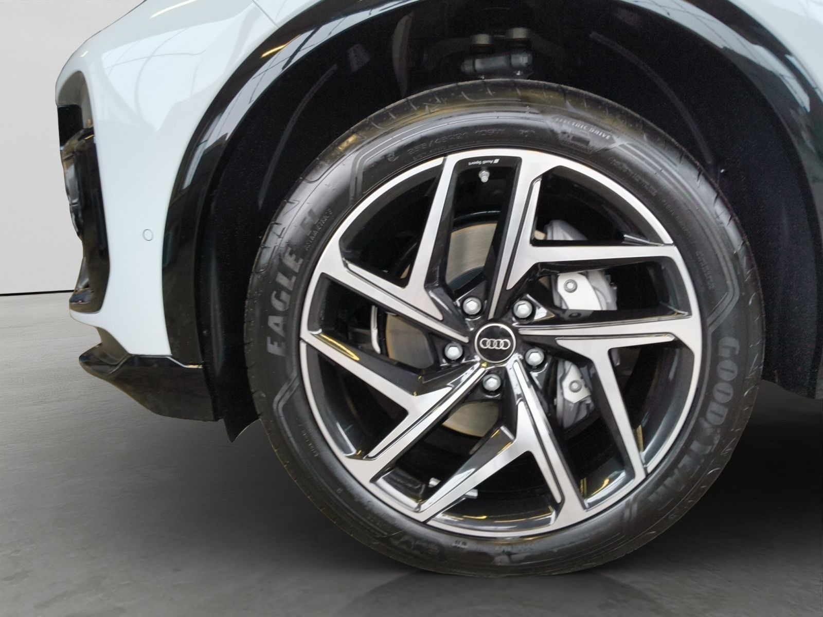 Audi - Q6 e-tron_19
